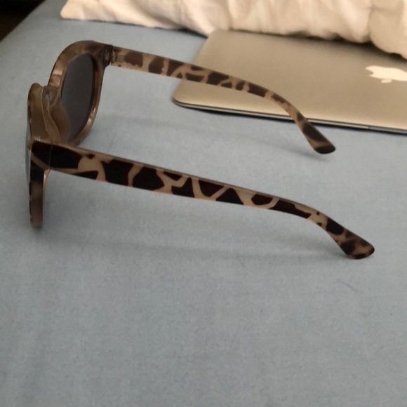 Sunglasses - Picture 3 of 6